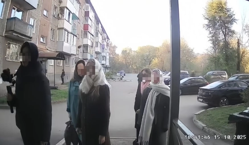 Среди тех, кто хочет прикоснуться к истории про Спесивцева, есть и много женщин и девушек.