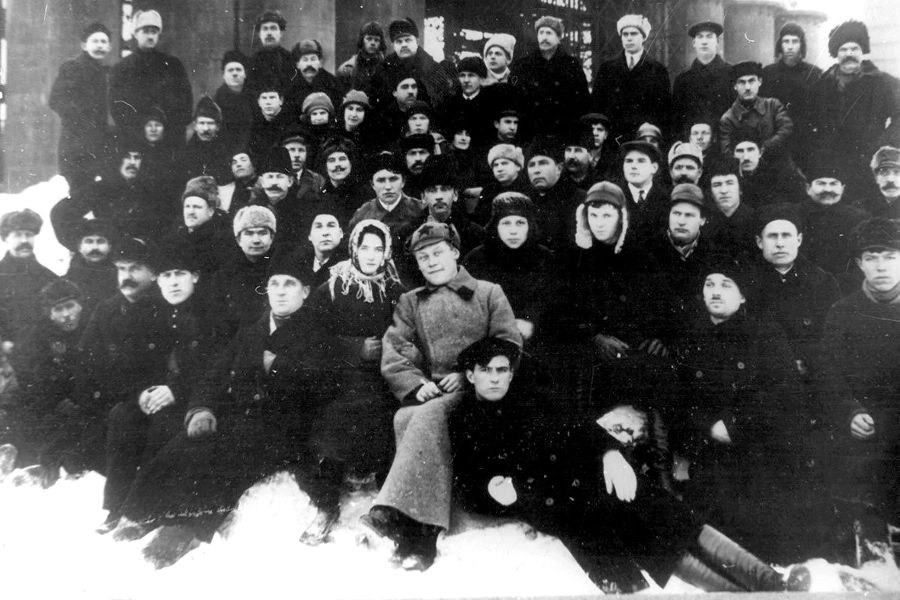 На рабочих собраниях в 1923 году металлурги решили дать заводу новое название, соответствующее духу нового времени. Так появился «Свободный сокол».