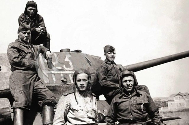 Танкисты-добровольцы УДТК.