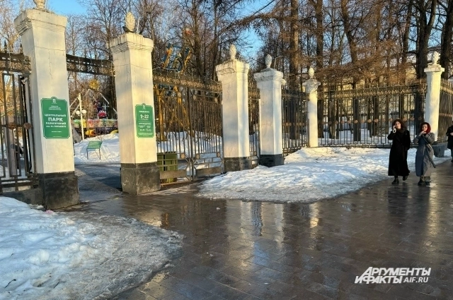 Ремонтировать фасад пока не собираются.