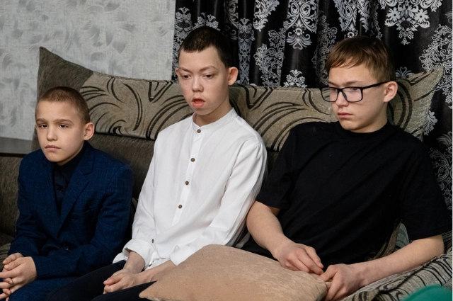 Все наши, все родные. Семья Подъячевых воспитывает целый взвод детей