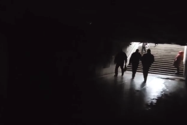 Муж не прекращает поиски любимой ни на секунду.