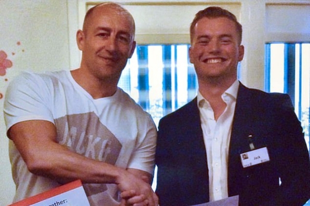 Стивен Галлант (слева) с одним из наставников программы «Учимся вместе» Джеком Мерриттом, убитым террористом Ханом.