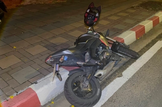 По положению байка видно, как ударилась Ксения.