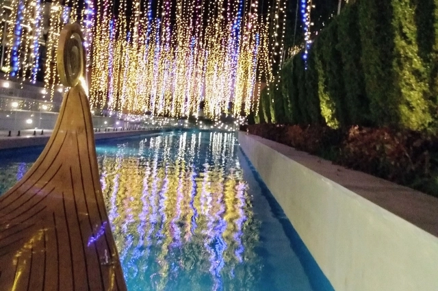 На гондоле можно прокатиться, не покидая отеля.