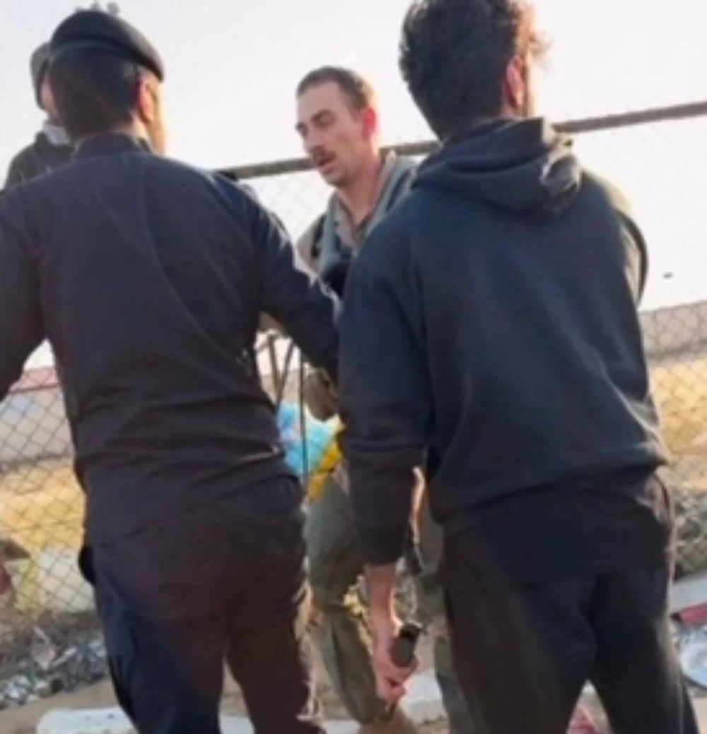 Сбитый американский летчик. 