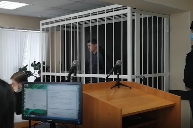 В зале суда.