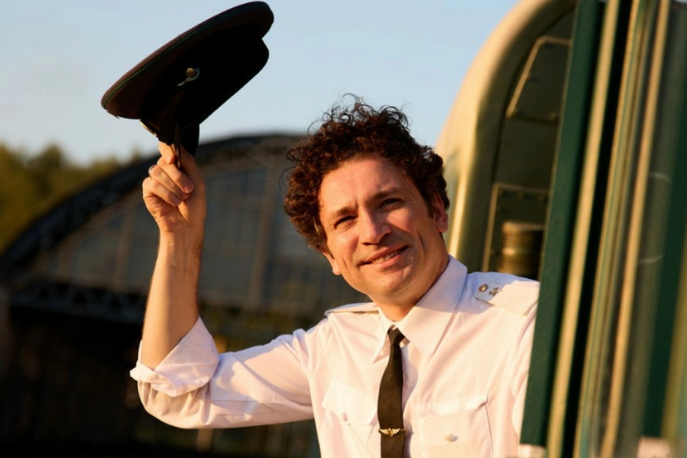 В начале марта 2026 года на Первом канале ожидается выход в эфир третьего сезона сериала «Казанова», где Антон Хабаров играет главную роль — Игоря Апрельцева.