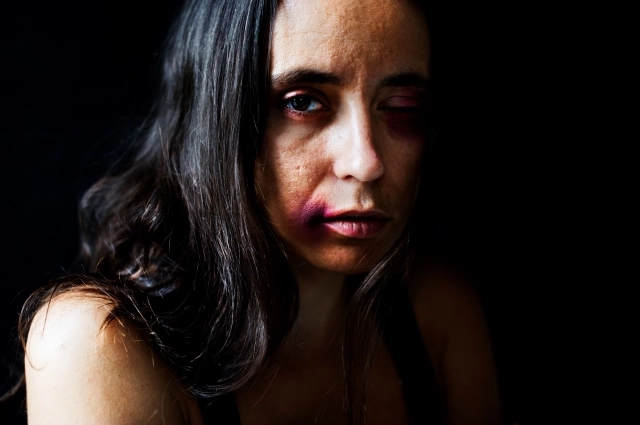 Жертвы абьюзеров получают не только психологические, но и физические травмы