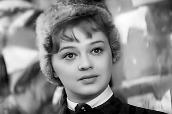 Алина Покровская в фильме «Офицеры», 1971 г.