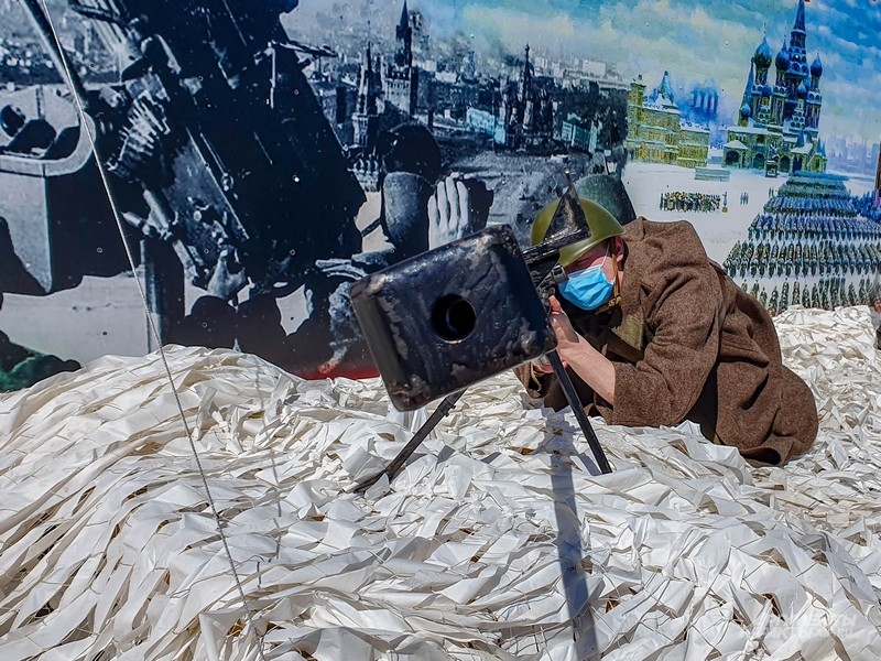Советский бронебойщик во время битвы за Москву