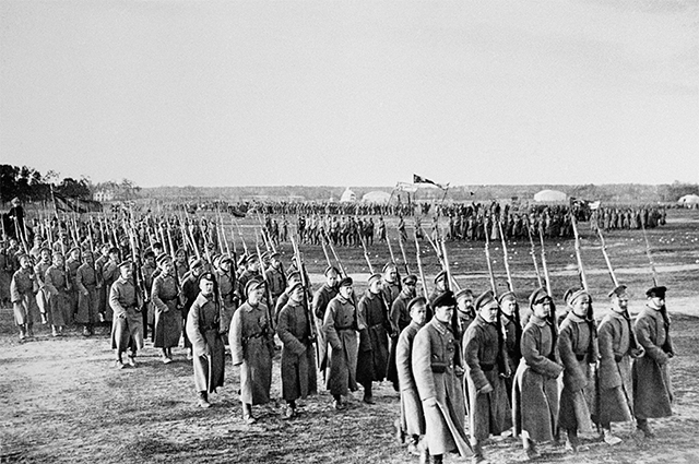 Москва. Парад частей Красной Армии на Ходынском поле в день празднования 1 мая 1918 года.