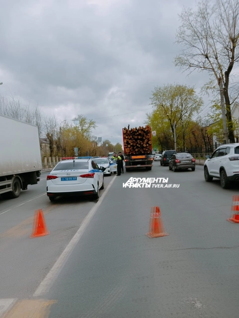 В Твери на улице Орджоникидзе лесовоз сбил человека | АиФ Тверь