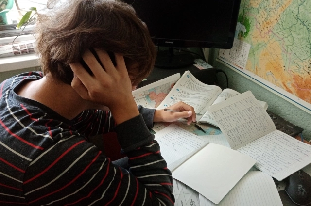 Для абитуриентов, поступающих на базе среднего профессионального образования (СПО), установлено чёткое правило: поступление без ЕГЭ по внутренним испытаниям возможно только на специальности, соответствующие профилю полученного СПО.