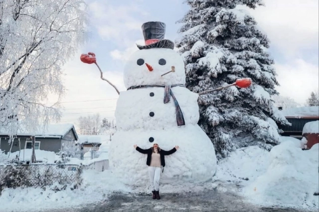 Зимой в Анкоридже ставят большого снеговика - эта традиция.