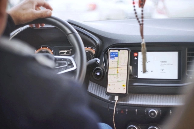 Одну из обманутых аферисты и вовсе завлекли в схему.