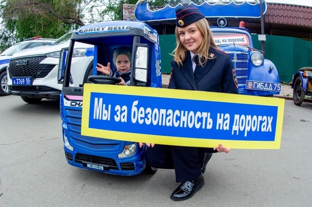 Постоянно проводятся акции по безопасности дорожного движения.