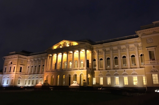 Михайловский дворец, в котором находится Русский музей - настоящая сокровищница русского искусства.