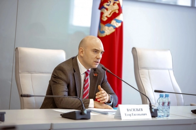Содокладчик законопроекта Егор Васильев.