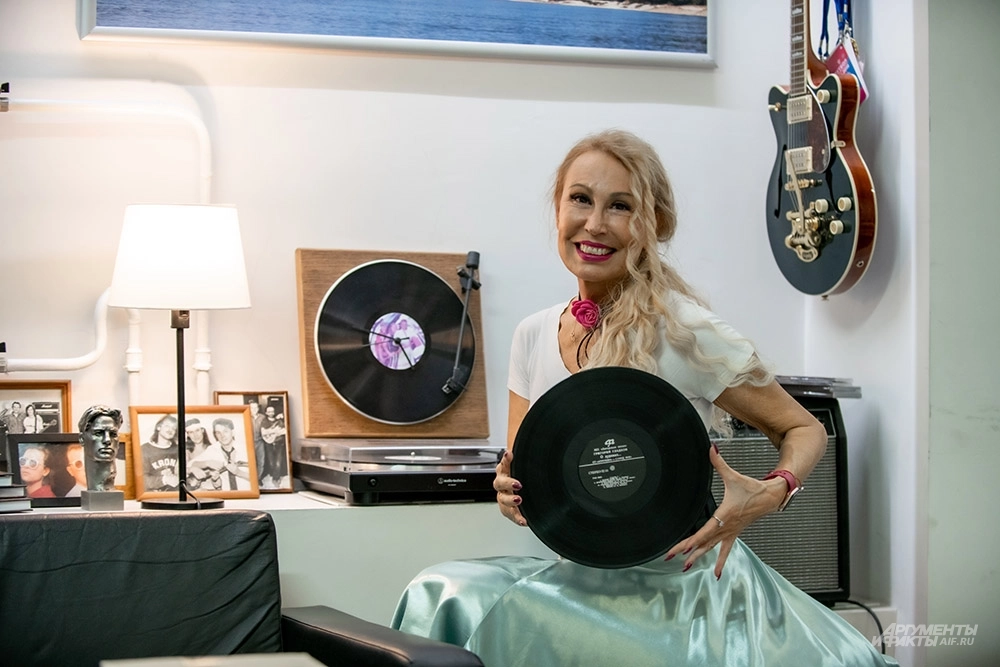 
 Костей не ломит. 64-летняя Люсьен Сергеева исполняет свинг не хуже молодых    