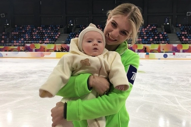 Маленький Миша тоже болел за маму.