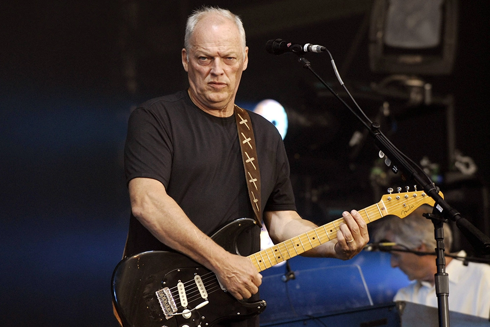 Девид Гилмор с гитарой Fender Stratocaster.