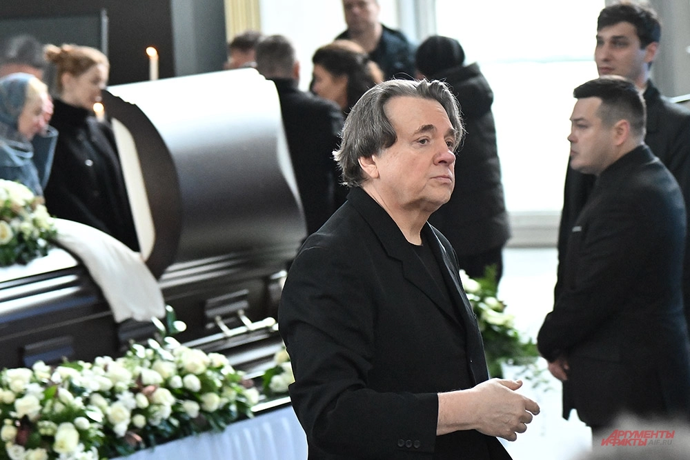 Константин Эрнст.