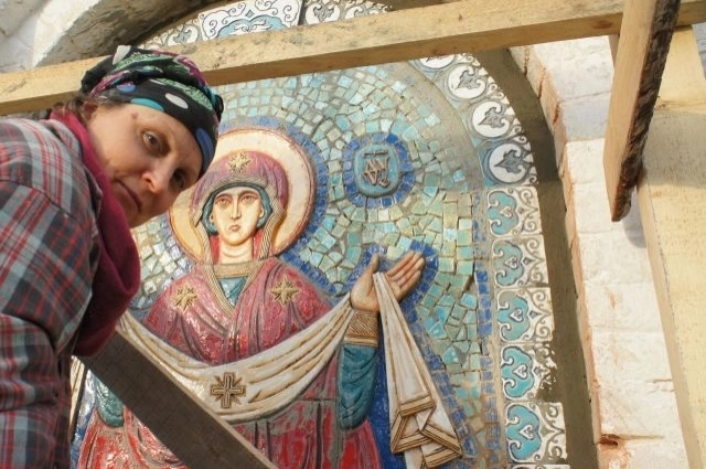Ольга Садовникова на реставрации Свято-Троицкого собора.