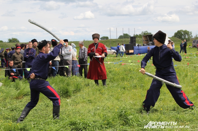 Около трех тысяч человек посетили казачьи игры под Ростовом на майские праздники.