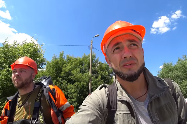 Павел Шпунтенков (справа) во время съемки ролика о подземной Москве.