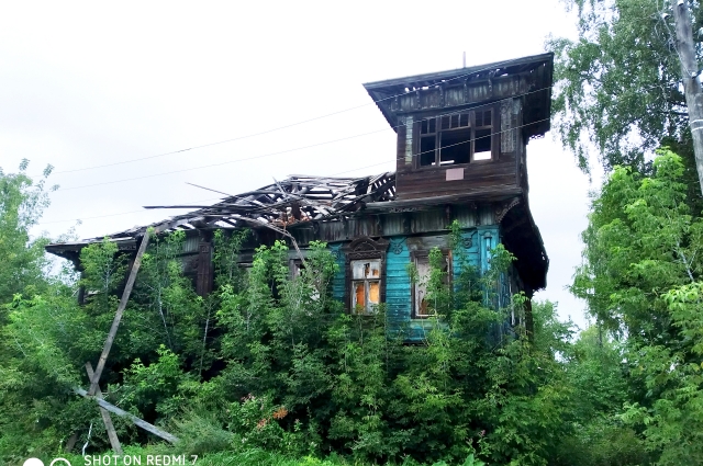 «Дом жилой Шварева и Ручкиной» в Ярославле уничтожают мародёры.
