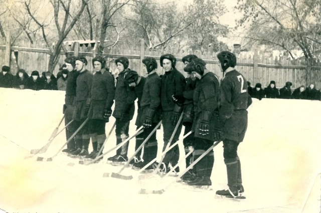 Команда по хоккею. 1950-е годы.