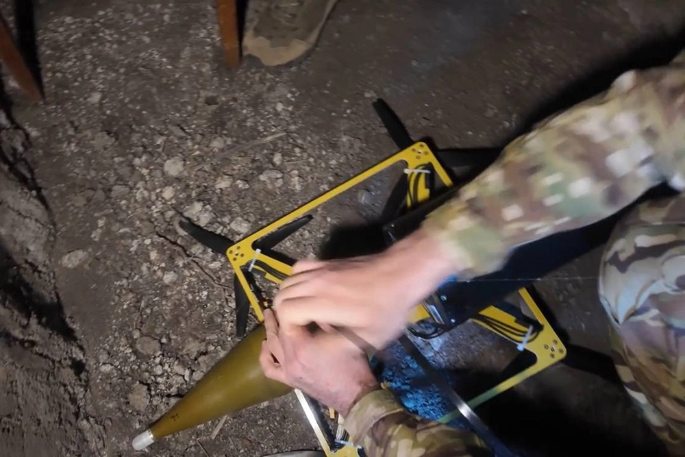 Подготовка боевого дрона к полёту.