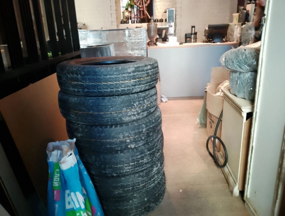 Склад на месте бывшего кафе на улице Дзержинского.