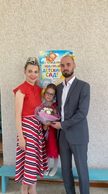 Ирина с дочерью и супругом.