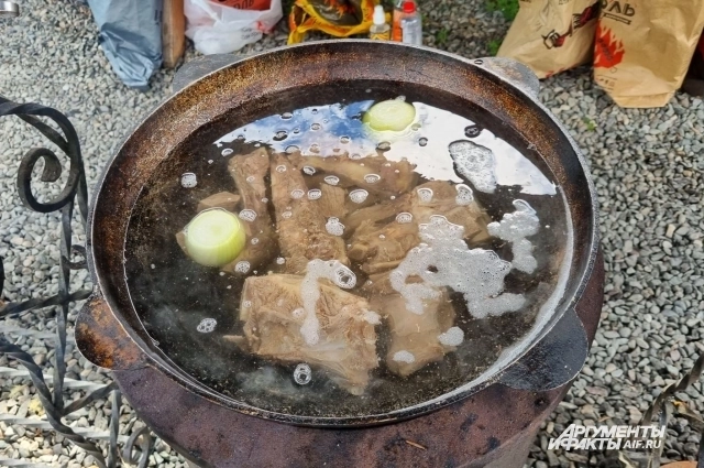 Мясо должно томиться на медленном огне.