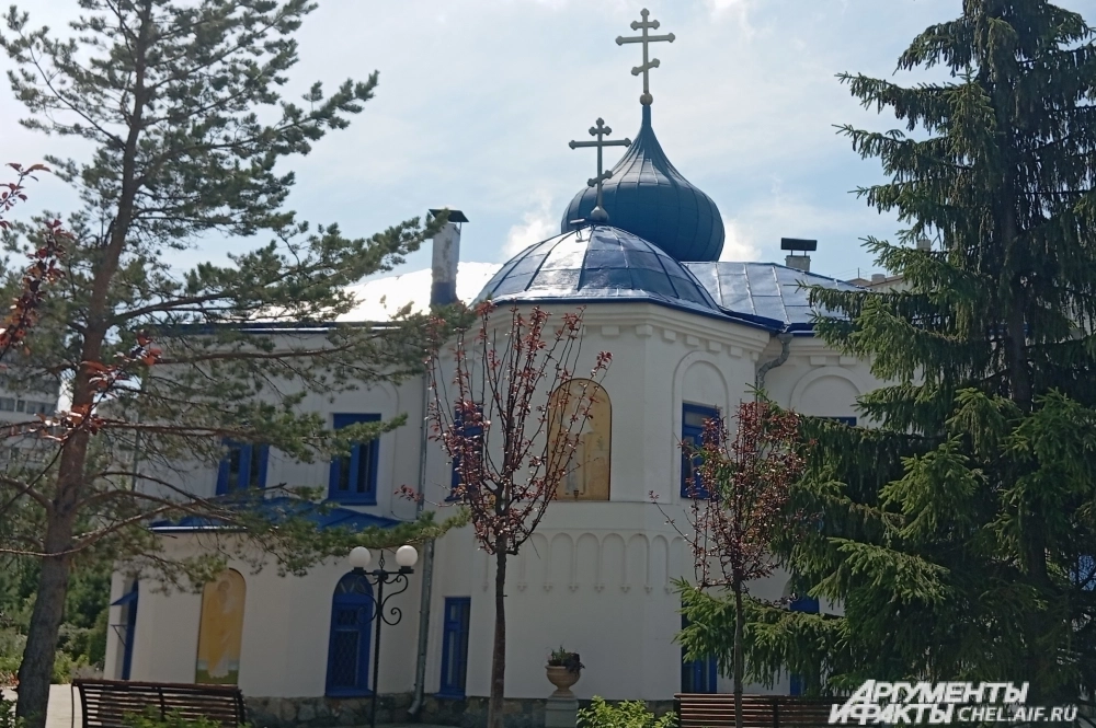 Храм на территории монастыря.
