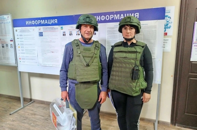 Члены участковых избирательных комиссий в белгородском приграничье, отправляясь на выездное голосование, выглядят так.