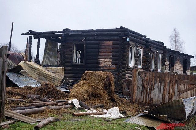 Вот так выглядел дом после пожара.