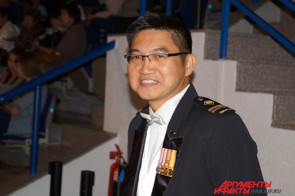 Один из дирижёров Центрального оркестра Вооруженных сил Сингапура.