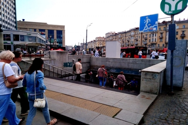 Вход в первый подземный переход Казани является и входом в станцию метро «Площадь Тукая».
