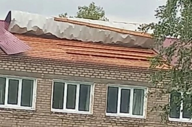 Ветер «разобрал» крышу.