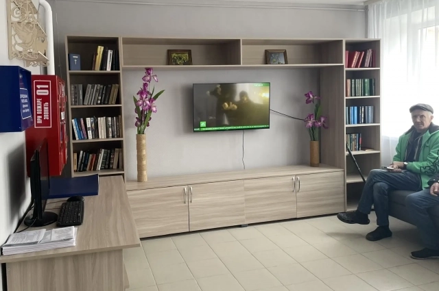 В общих гостинных есть телевизоры и компьютер, чтобы искать вакансии.