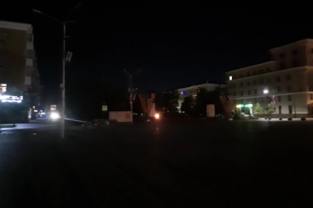 Не все фонари горят  в Белгороде даже на Соборной площади, у вечного огня.