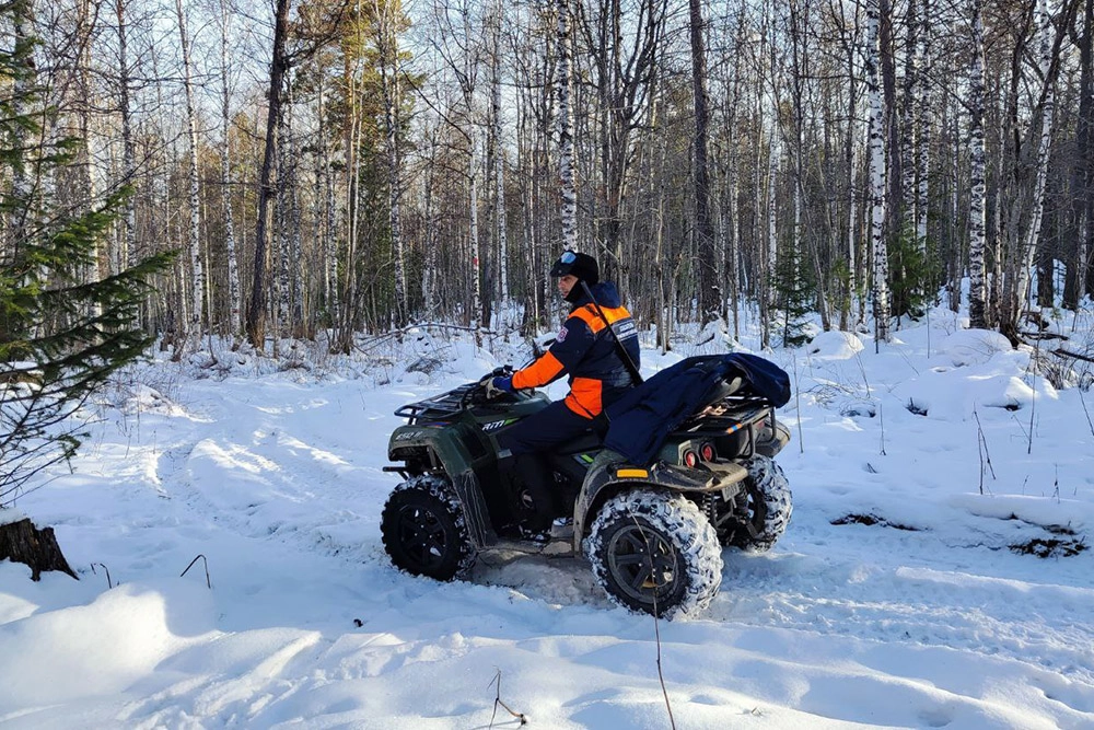 Профессиональные спасатели на месте поисков Усольцевых.