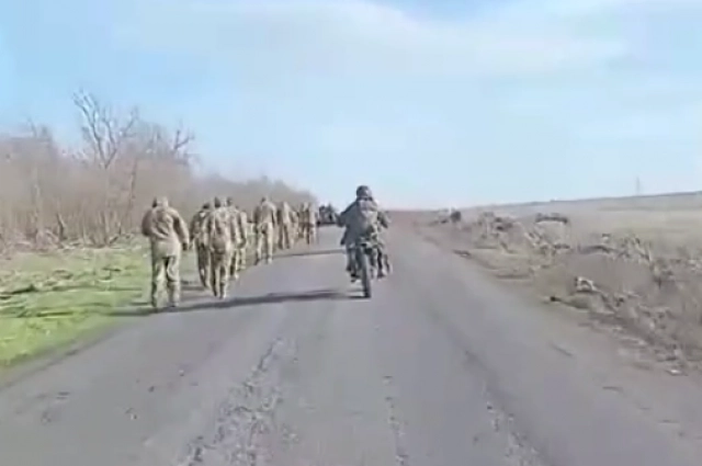 Пленные боевики ВСУ.