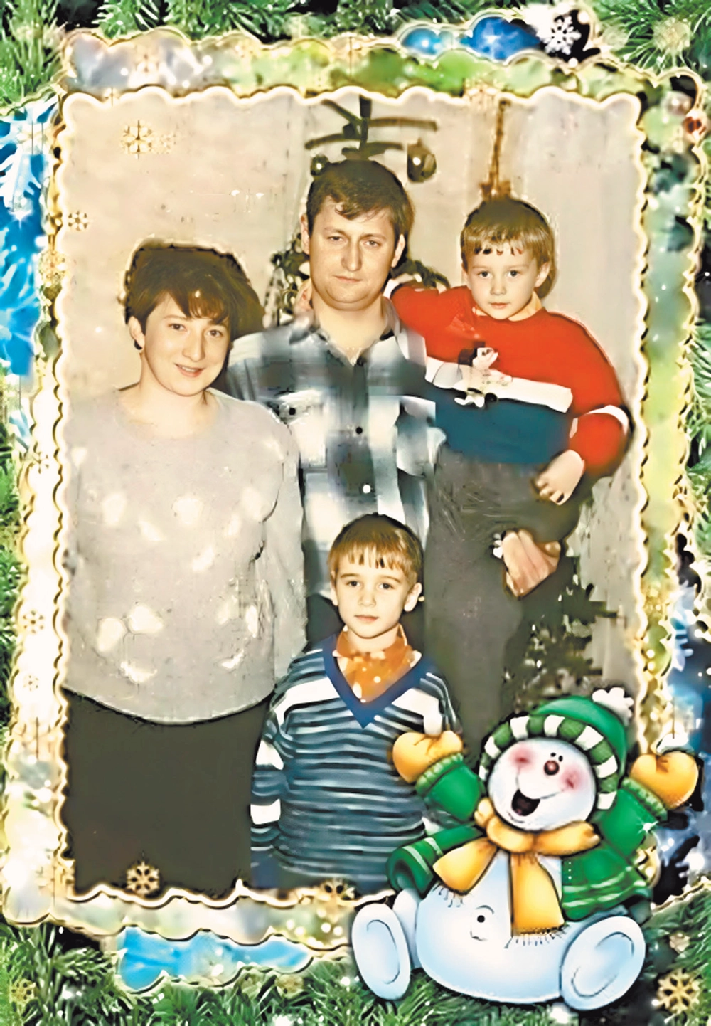 Наталья и Игорь беззаветно любили и продолжают любить Сергея (на фото стоит) так же, как кровного Александра (на руках у отца).