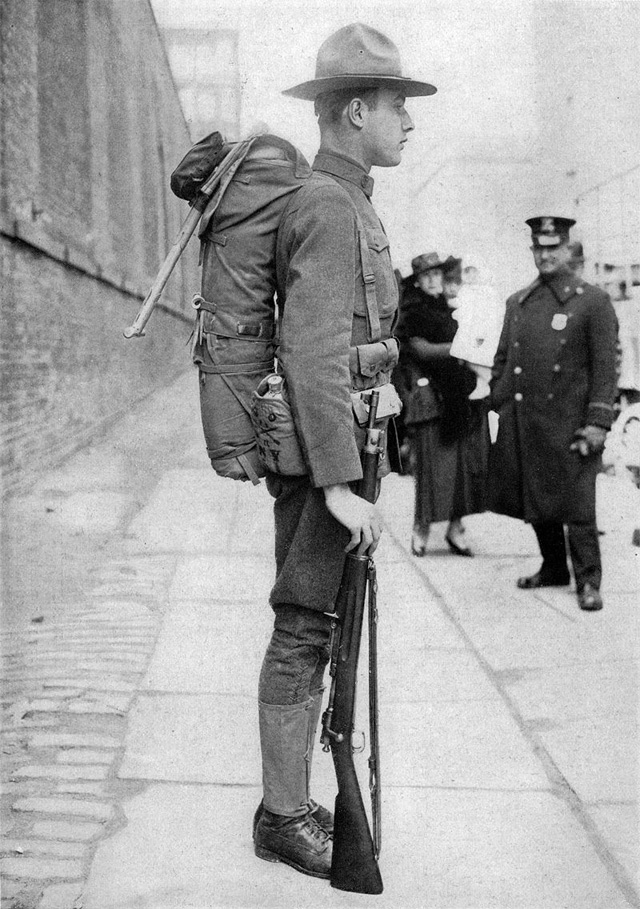 Военнослужащий Национальной гвардии США, в походной форме одежды и снаряжении, 1917 год.
