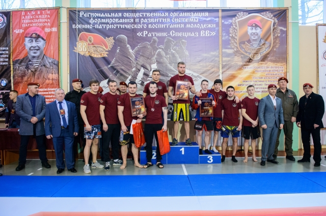 В соревнованиях приняли участие 8 команд спортивных, военно-патриотических организаций и федераций смешанных единоборств.