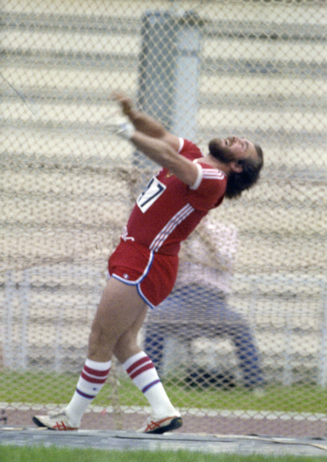 Чемпион XXII летних Олимпийских игр в метании молота Юрий Седых, 1980 г.